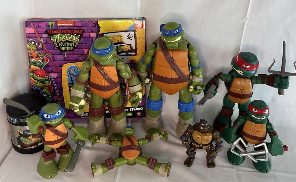 TMNT Action Figures Lot Of 7, Mutant Mayhem Skateboard Studio, Thermos Food Jar